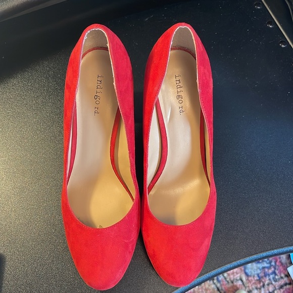 Red suede pumps size 10M - Picture 5 of 5